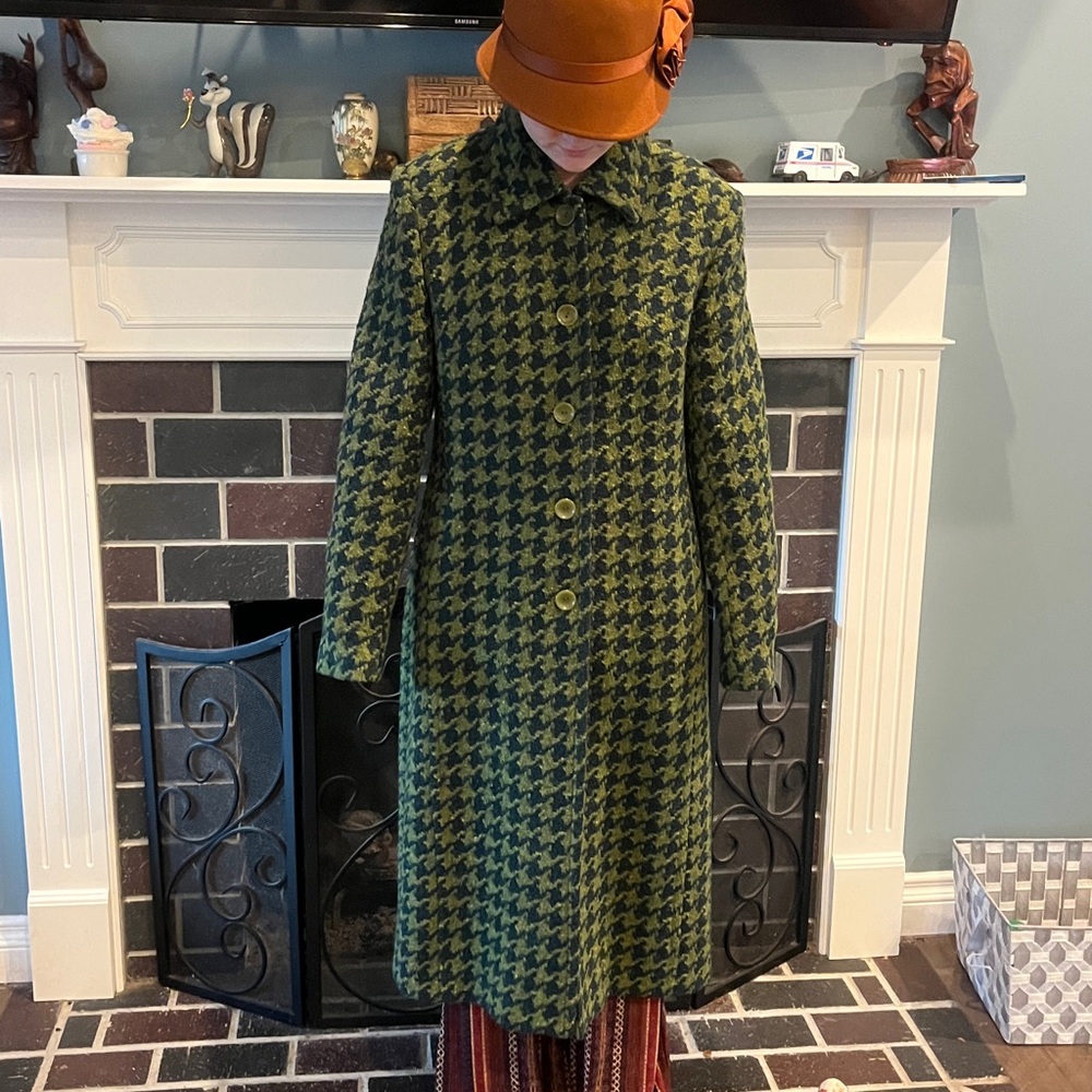 Oilily Houndstooth Wool/Carpet Coat 
42 or M-L - Picture 8 of 17
